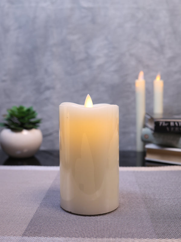 Glistening Snow Candles (Medium)