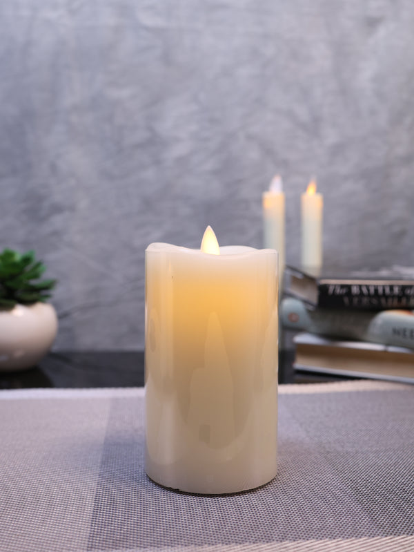 Glistening Snow Candles (Medium)